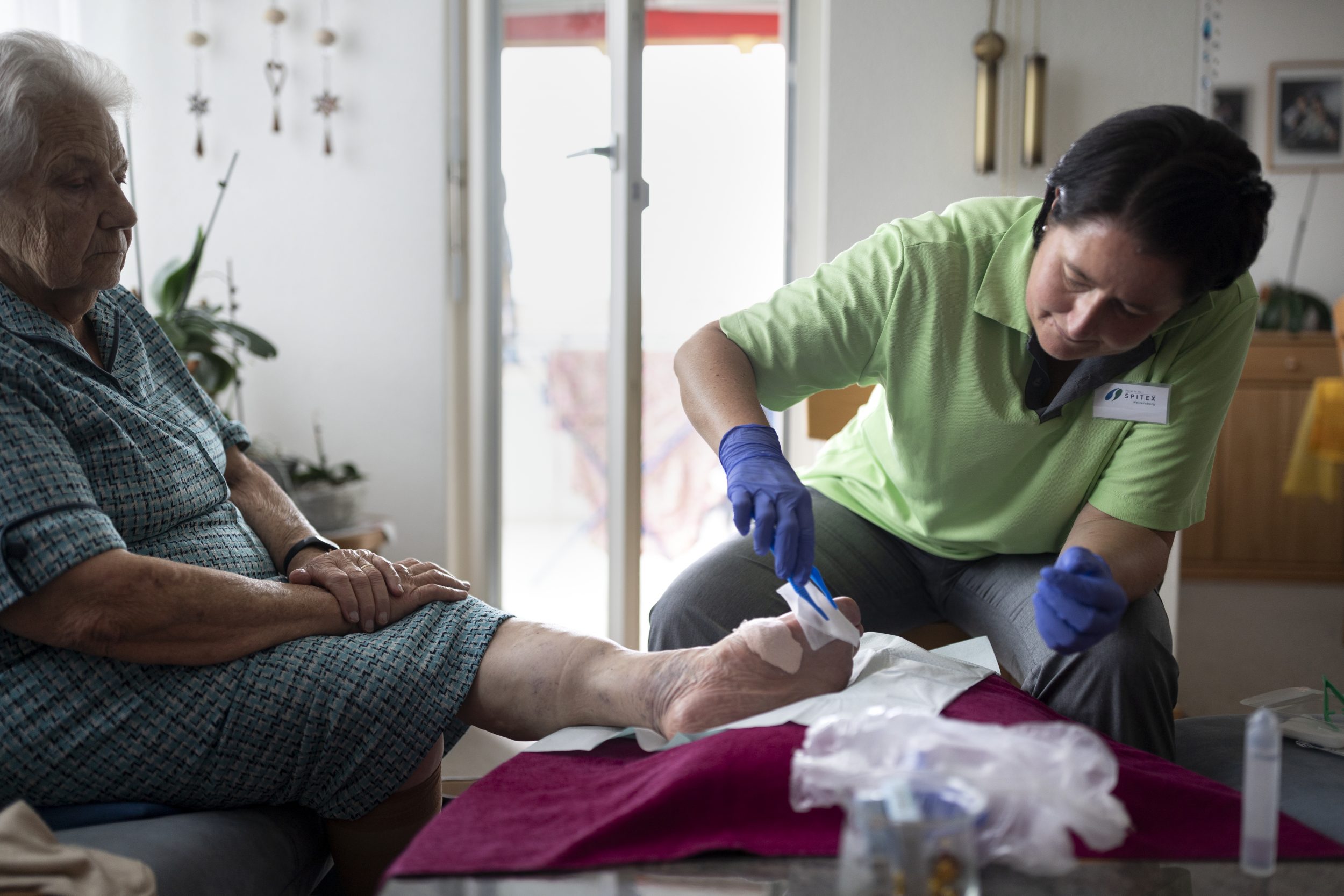 SPITEX, SPITEX SCHWEIZ, SPITALEXTERNE HILFE UND PFLEGE, NON PROFIT ORGANISATION, NONPROFIT ORGANISATION, HILFE UND PFLEGE ZU HAUSE, PFLEGE, PFLEGELEISTUNG, HILFE, HILFESTELLUNG, BETREUUNG, GESUNDHEITSWESEN, SOZIALWESEN, ZU HAUSE, KRANKENPFLEGE, PFLEGEBEDUE