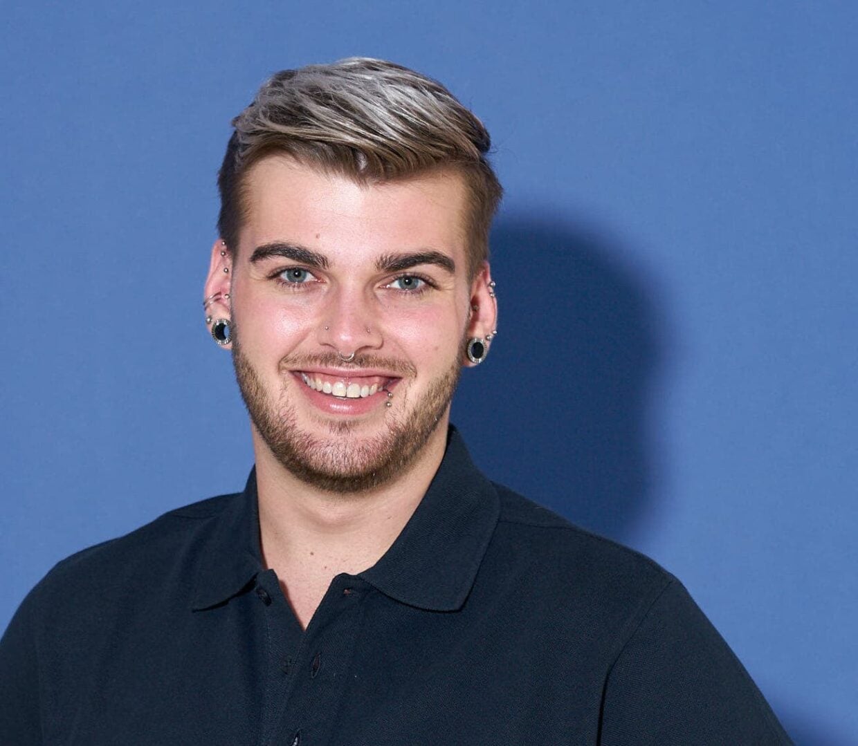 Portrait eines jungen motivierten Studierenden Pflegefachmann FH.